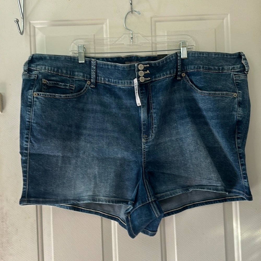TORRID 3.5 Inch Jegging Super Soft High-Rise Short: BLUE: NEW WITH TAGS: SIZE 30
